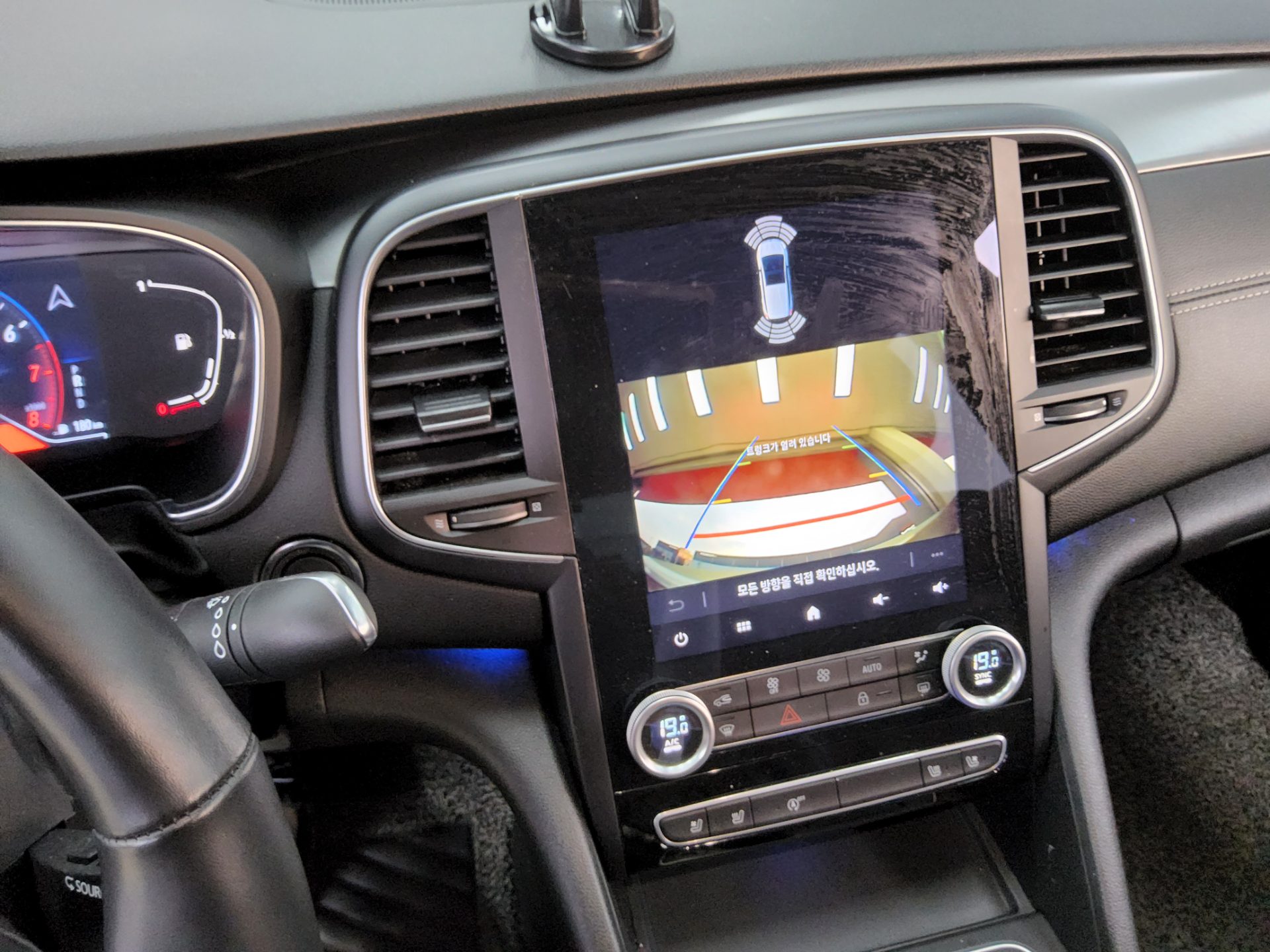 2022 - renault sm6