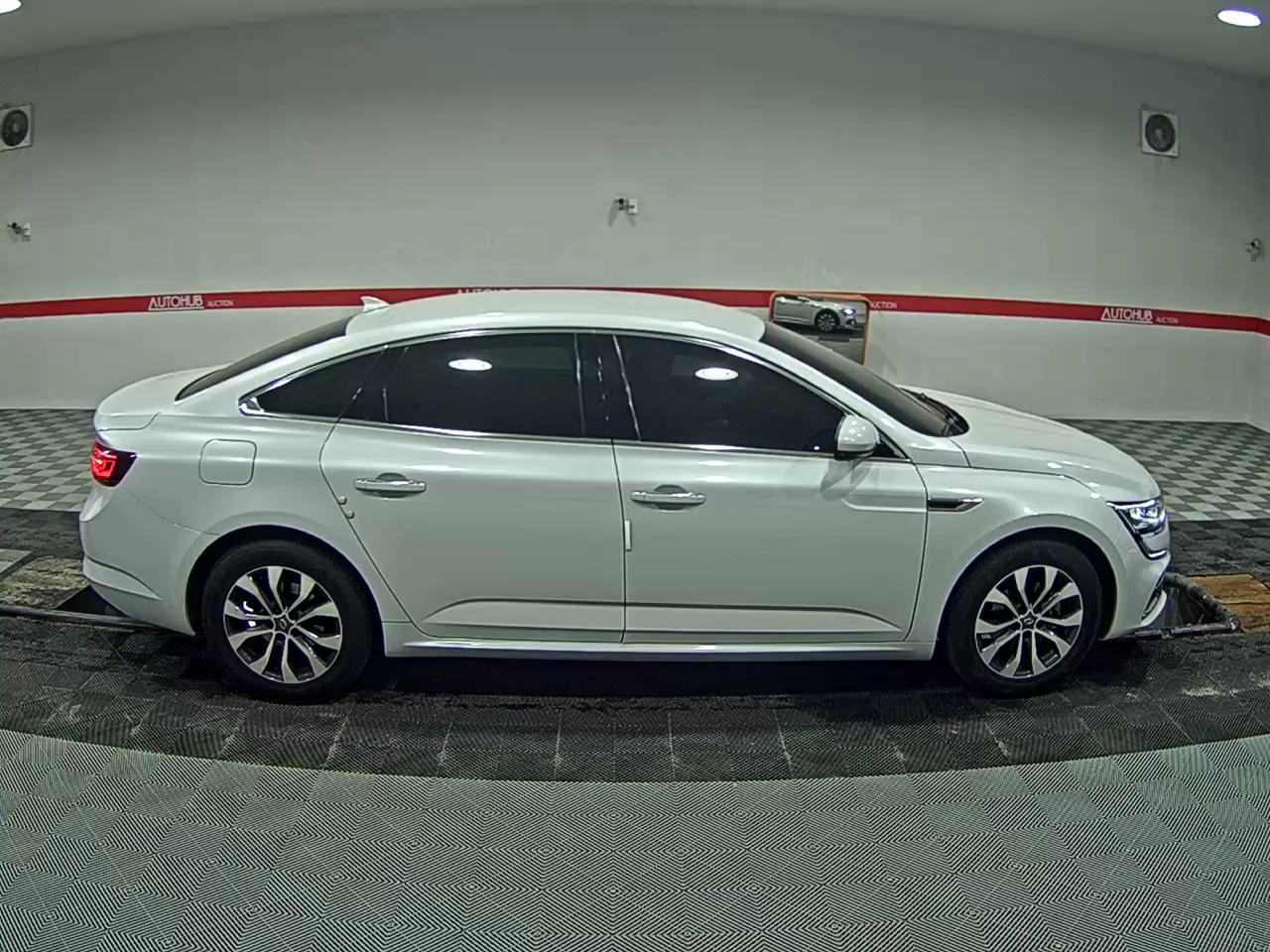 2022 - renault sm6