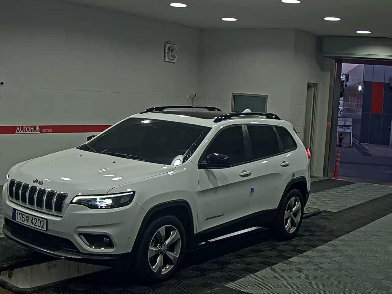 2022 - jeep cherokee