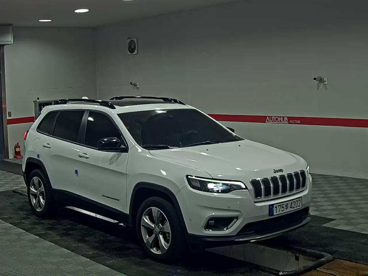 2022 - jeep cherokee