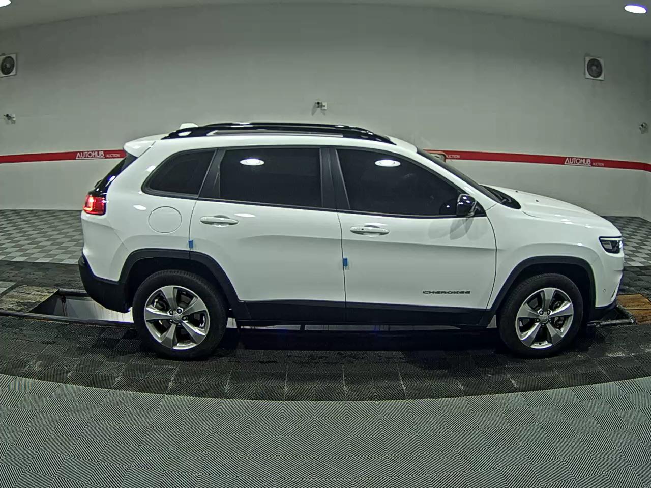 2022 - jeep cherokee