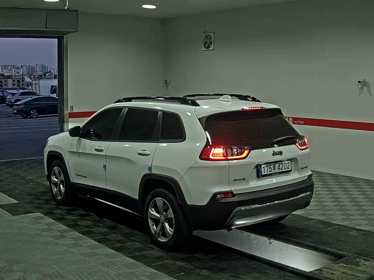 2022 - jeep cherokee