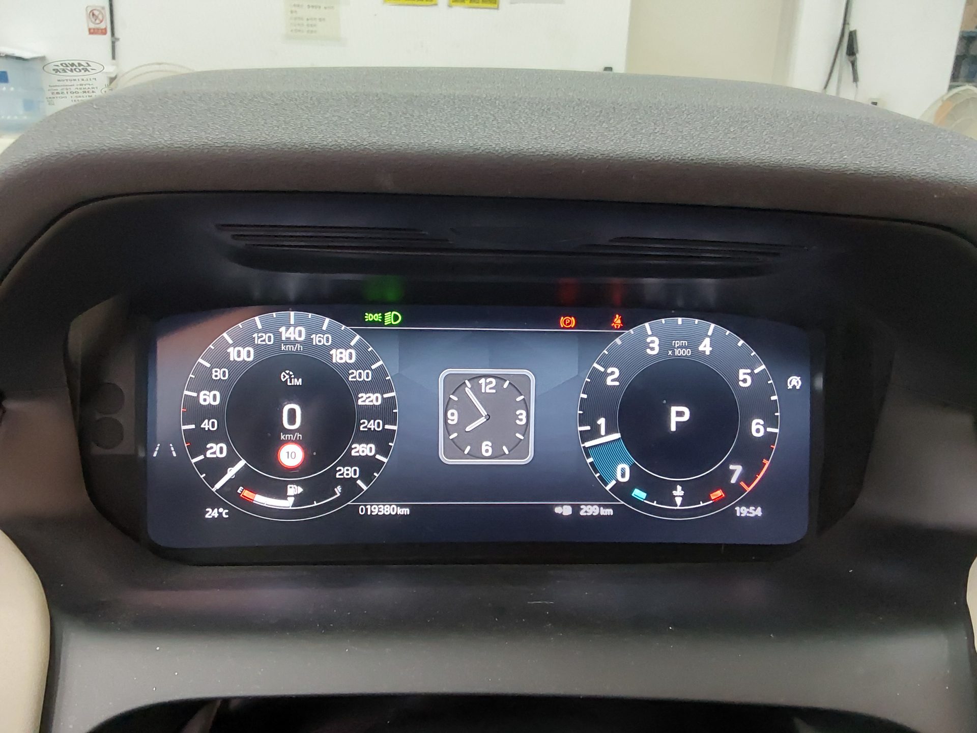 2024 - land rover discovery