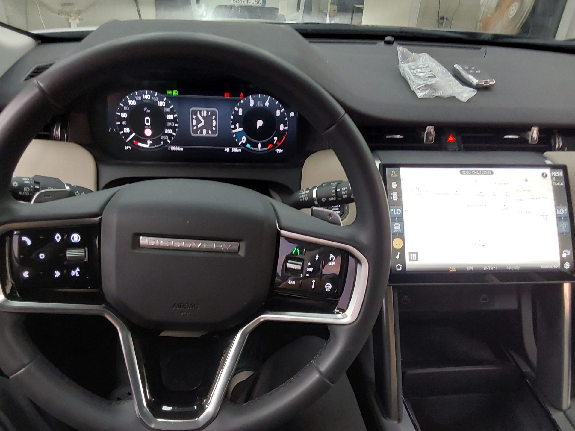 2024 - land rover discovery