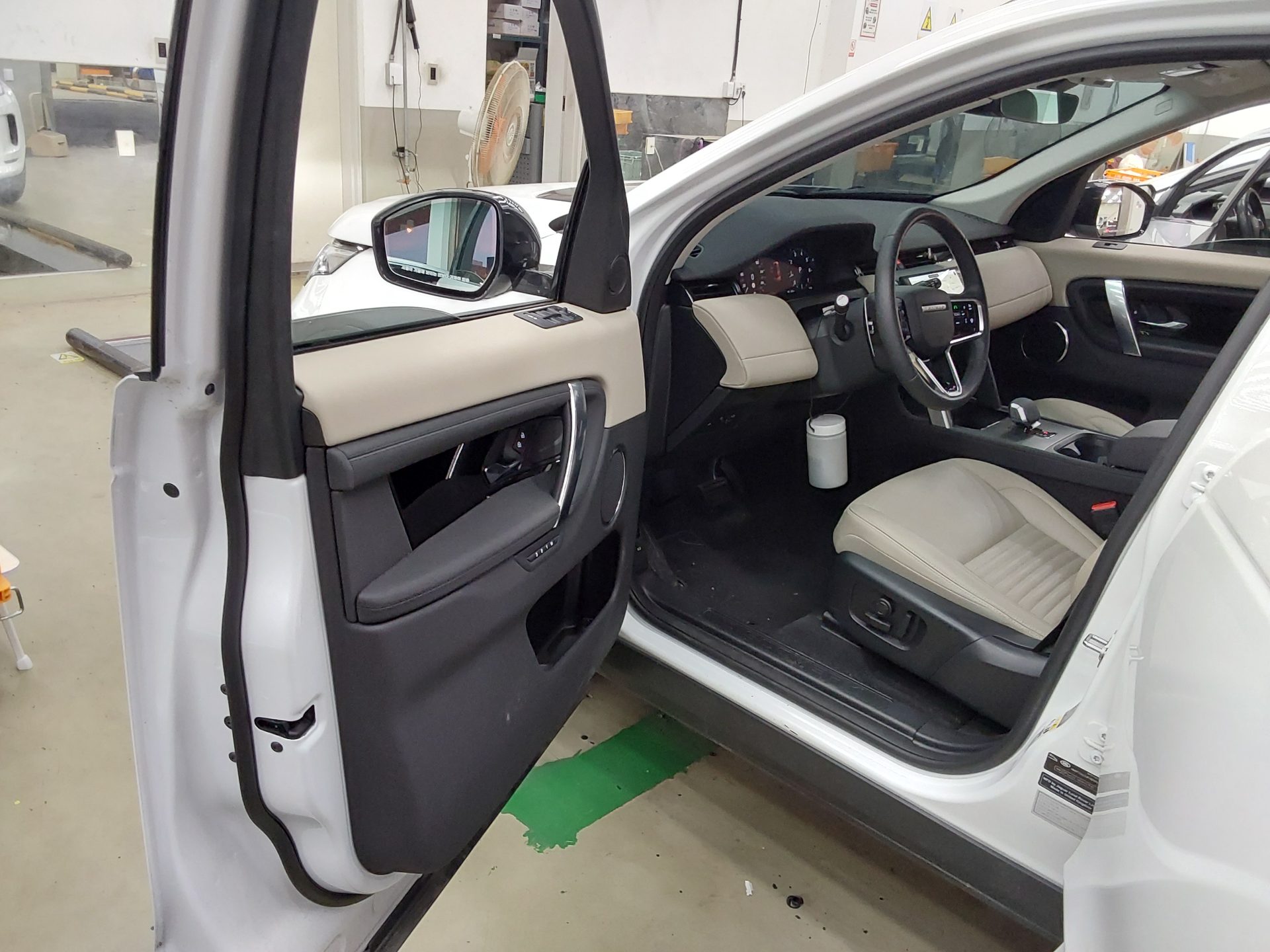 2024 - land rover discovery