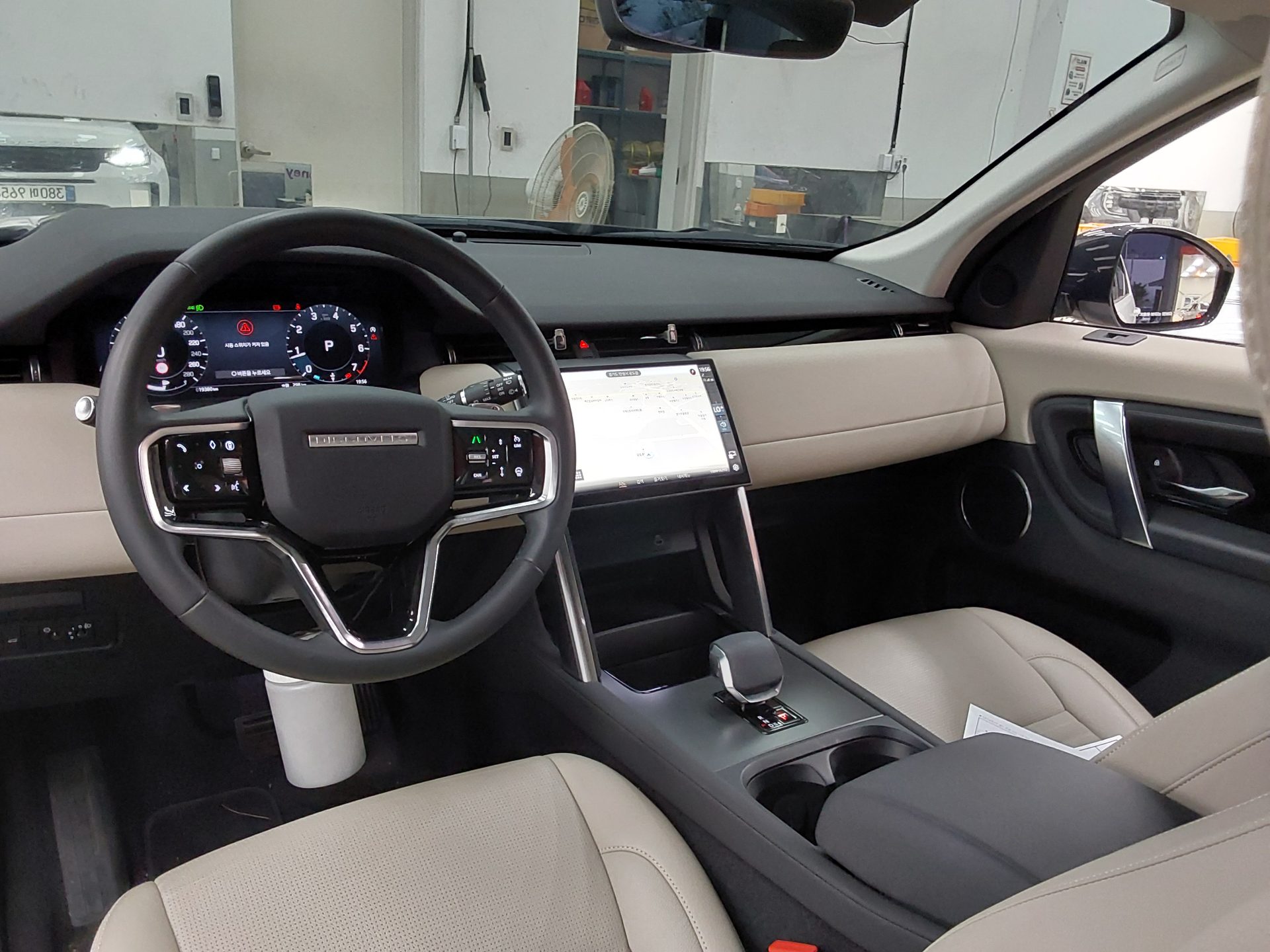 2024 - land rover discovery