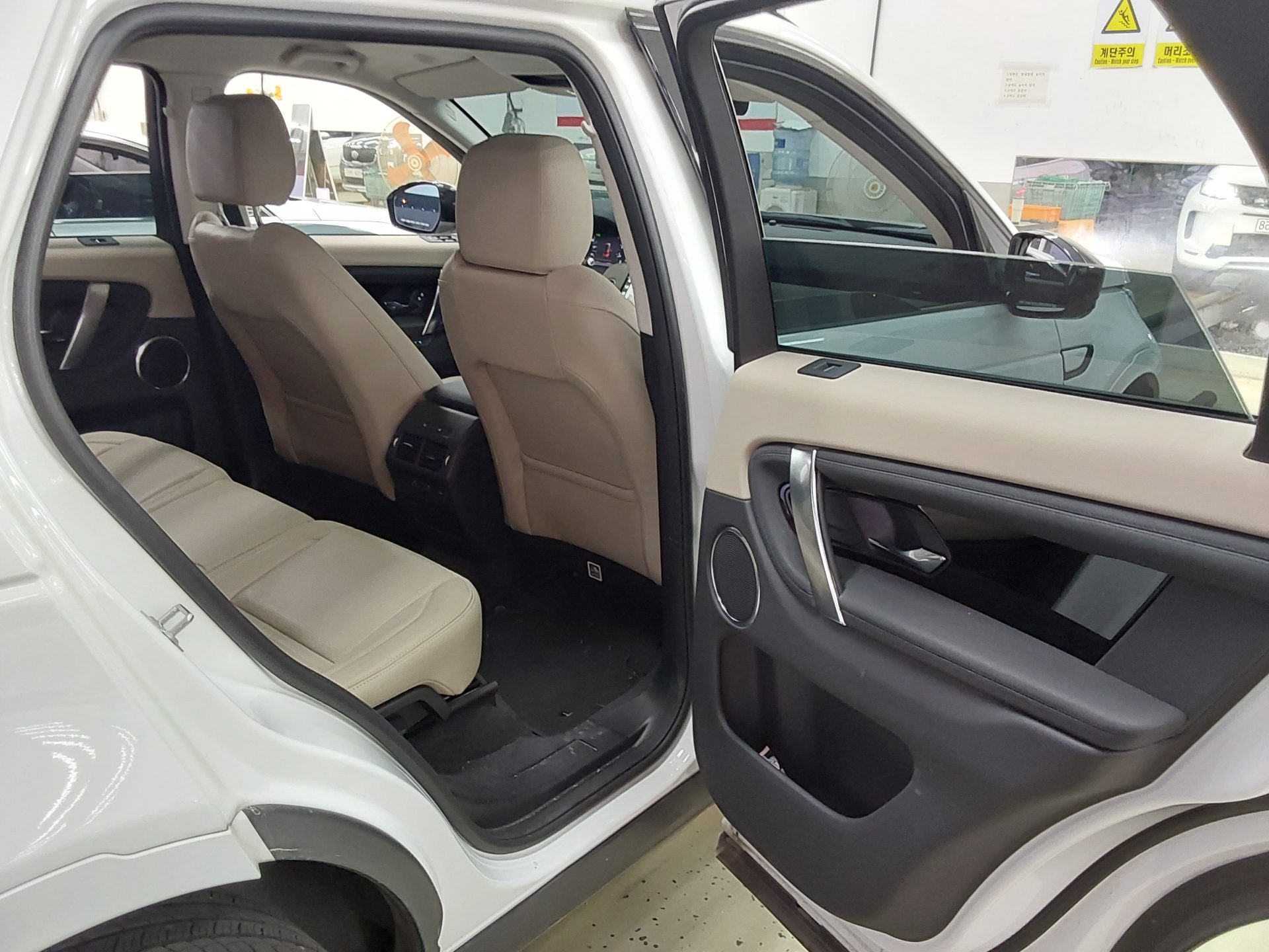 2024 - land rover discovery