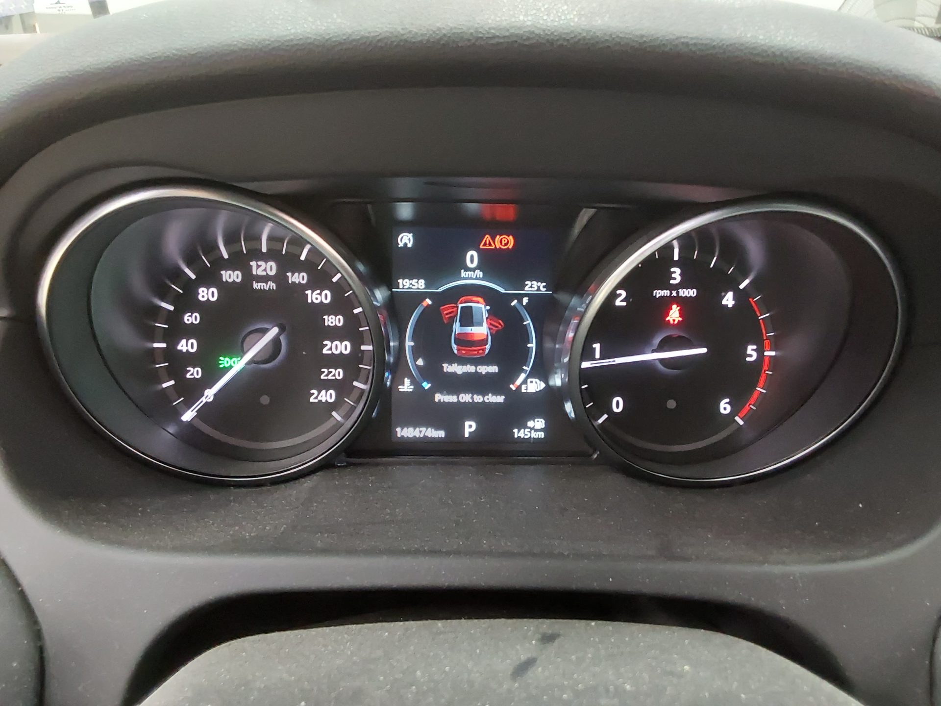 2019 - land rover discovery