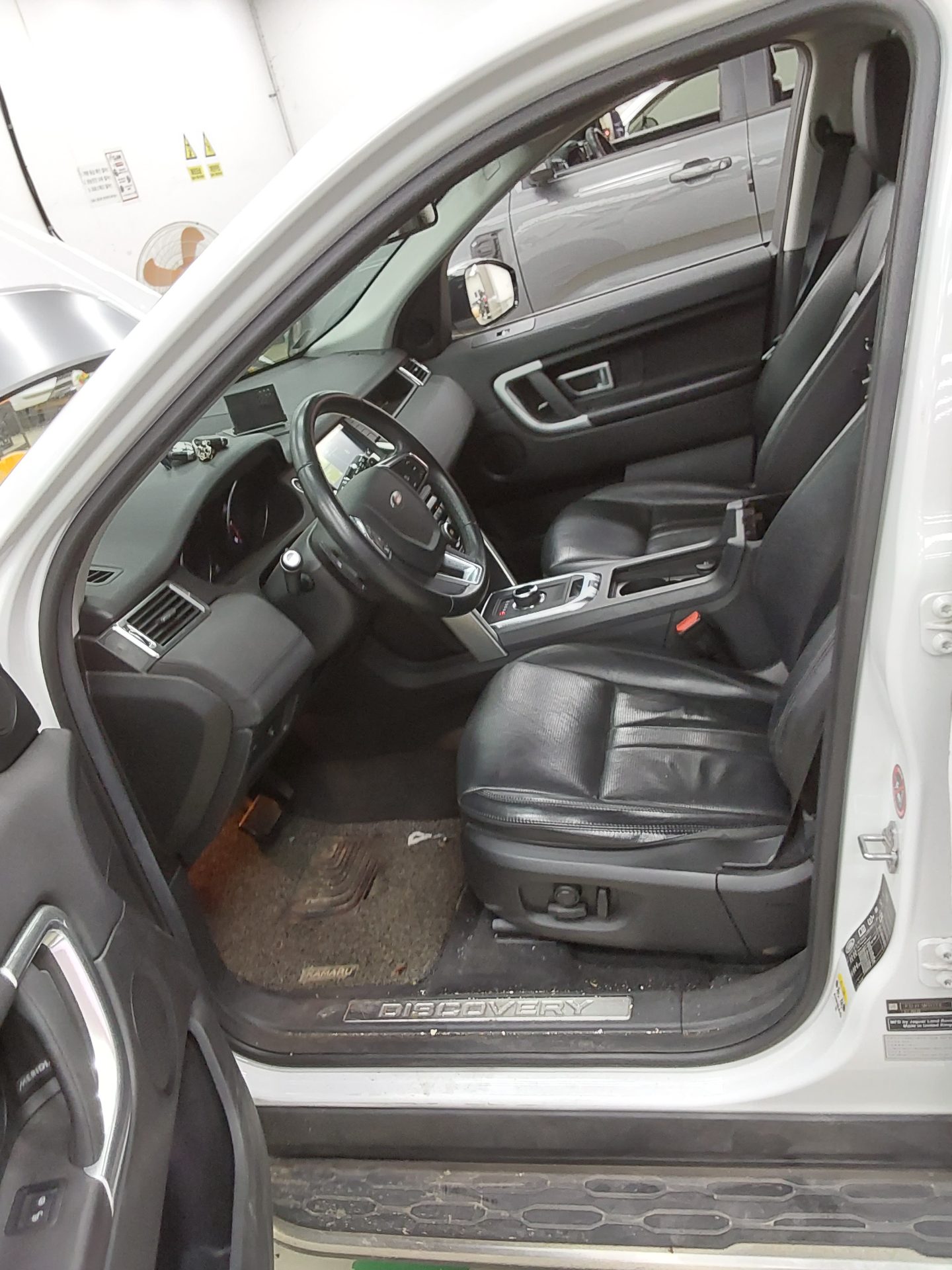 2019 - land rover discovery