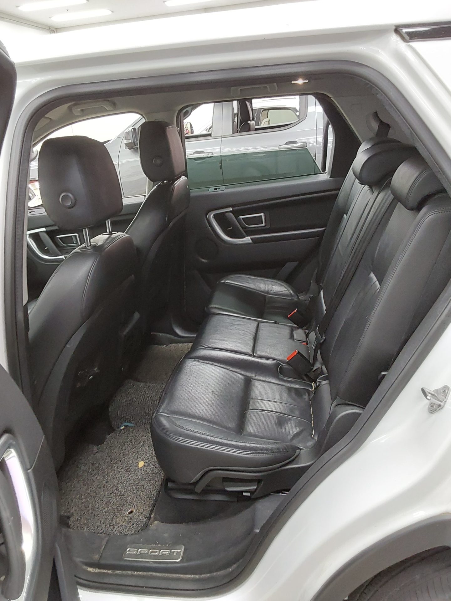 2019 - land rover discovery