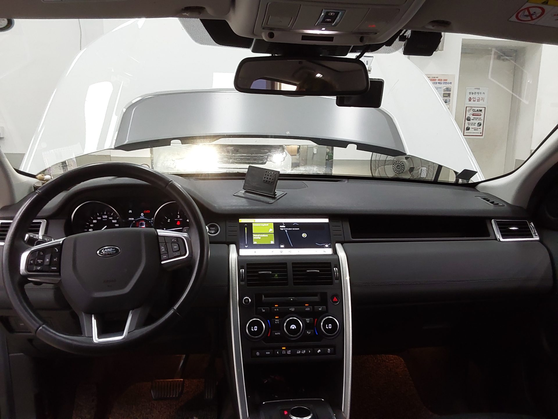 2019 - land rover discovery