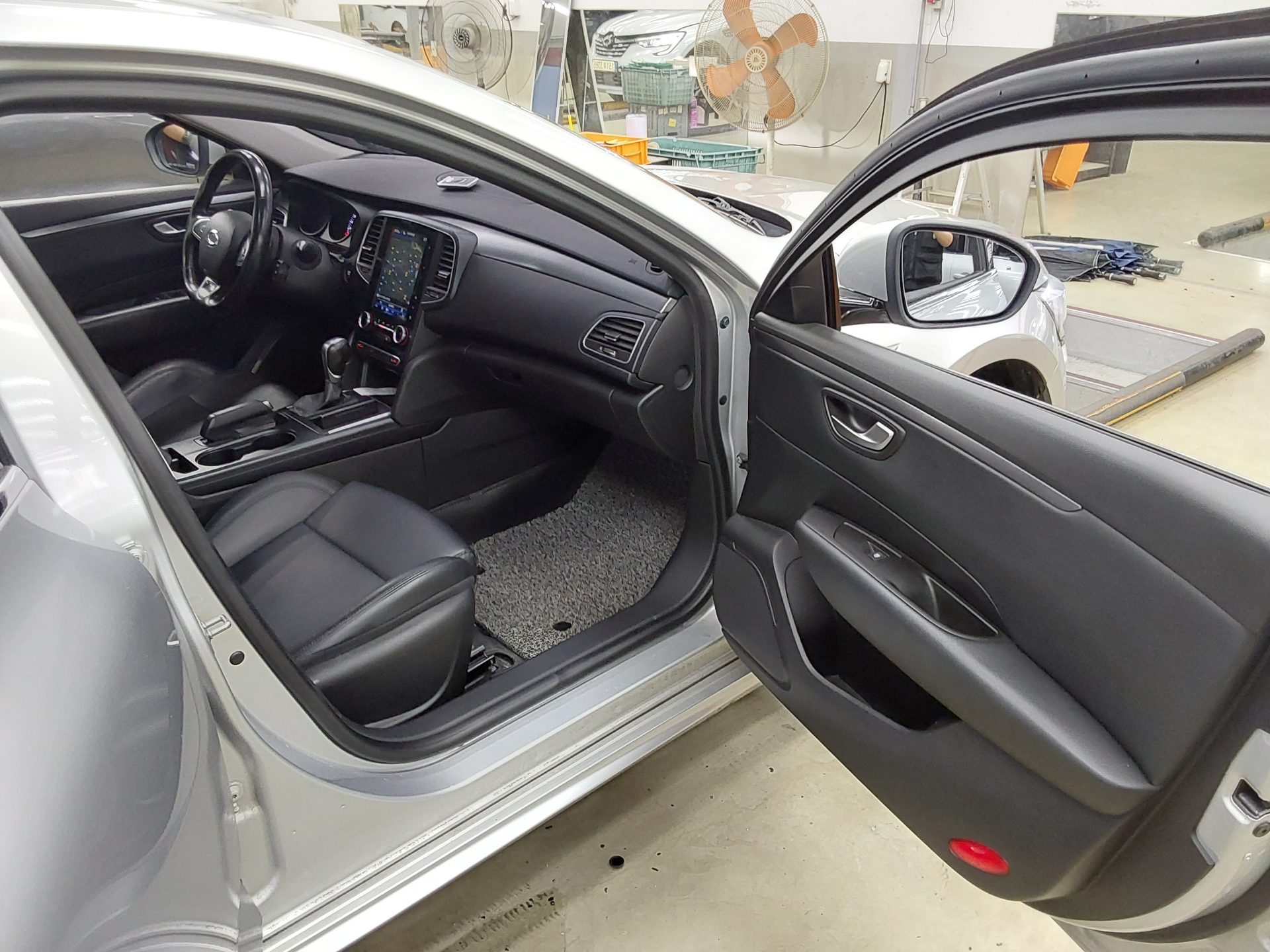 2019 - renault sm6