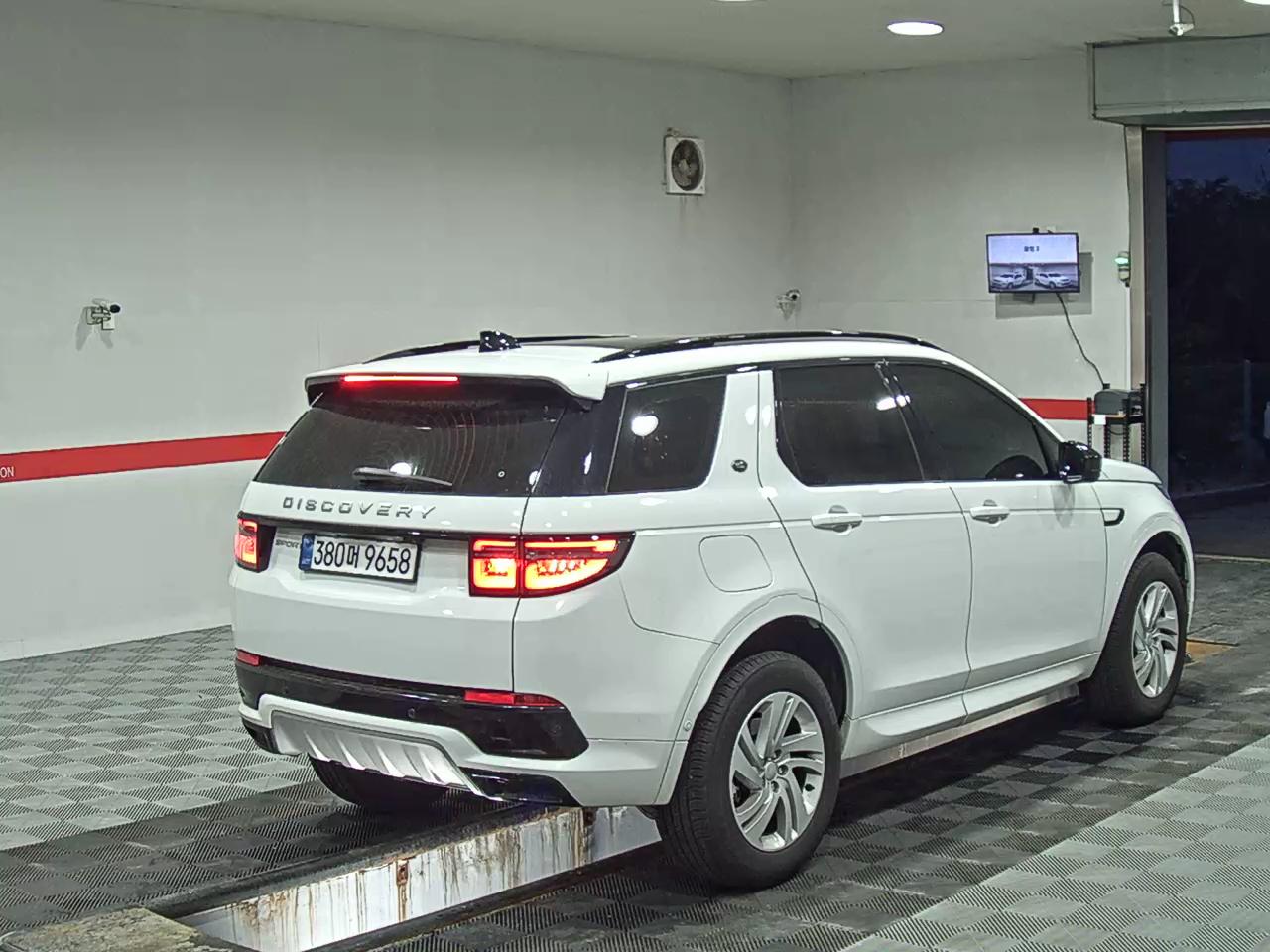 2024 - land rover discovery