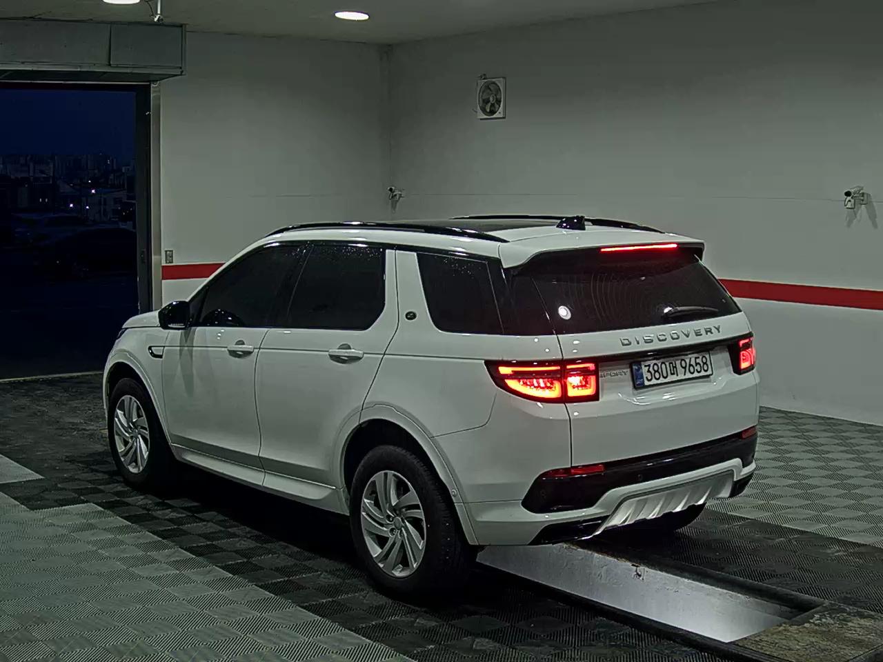 2024 - land rover discovery