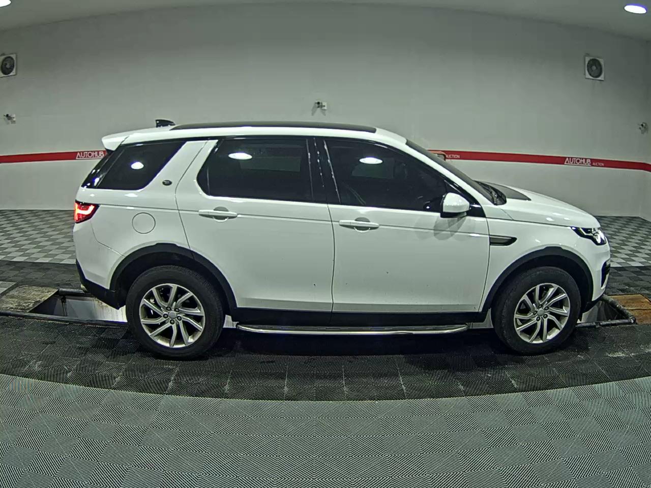 2019 - land rover discovery