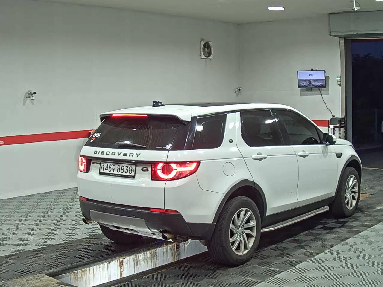 2019 - land rover discovery