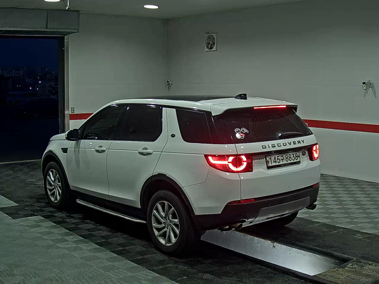 2019 - land rover discovery