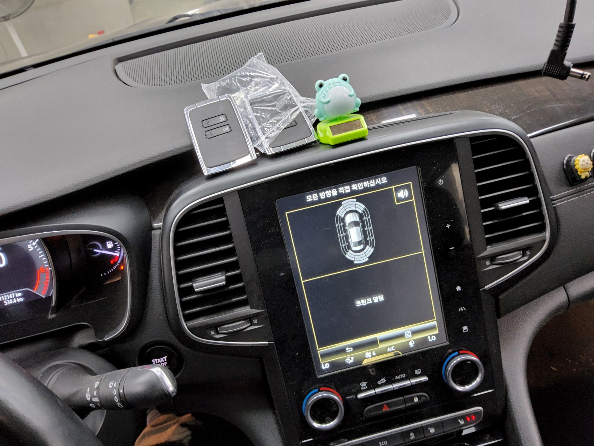 2016 - renault sm6