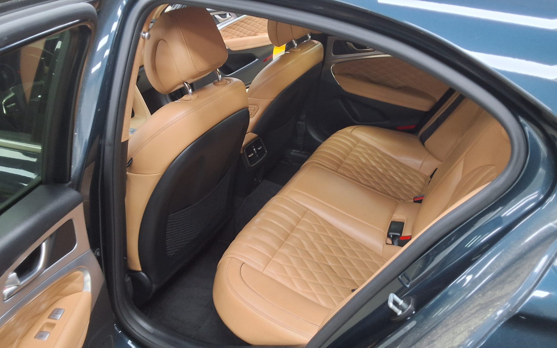 2023 - genesis g70