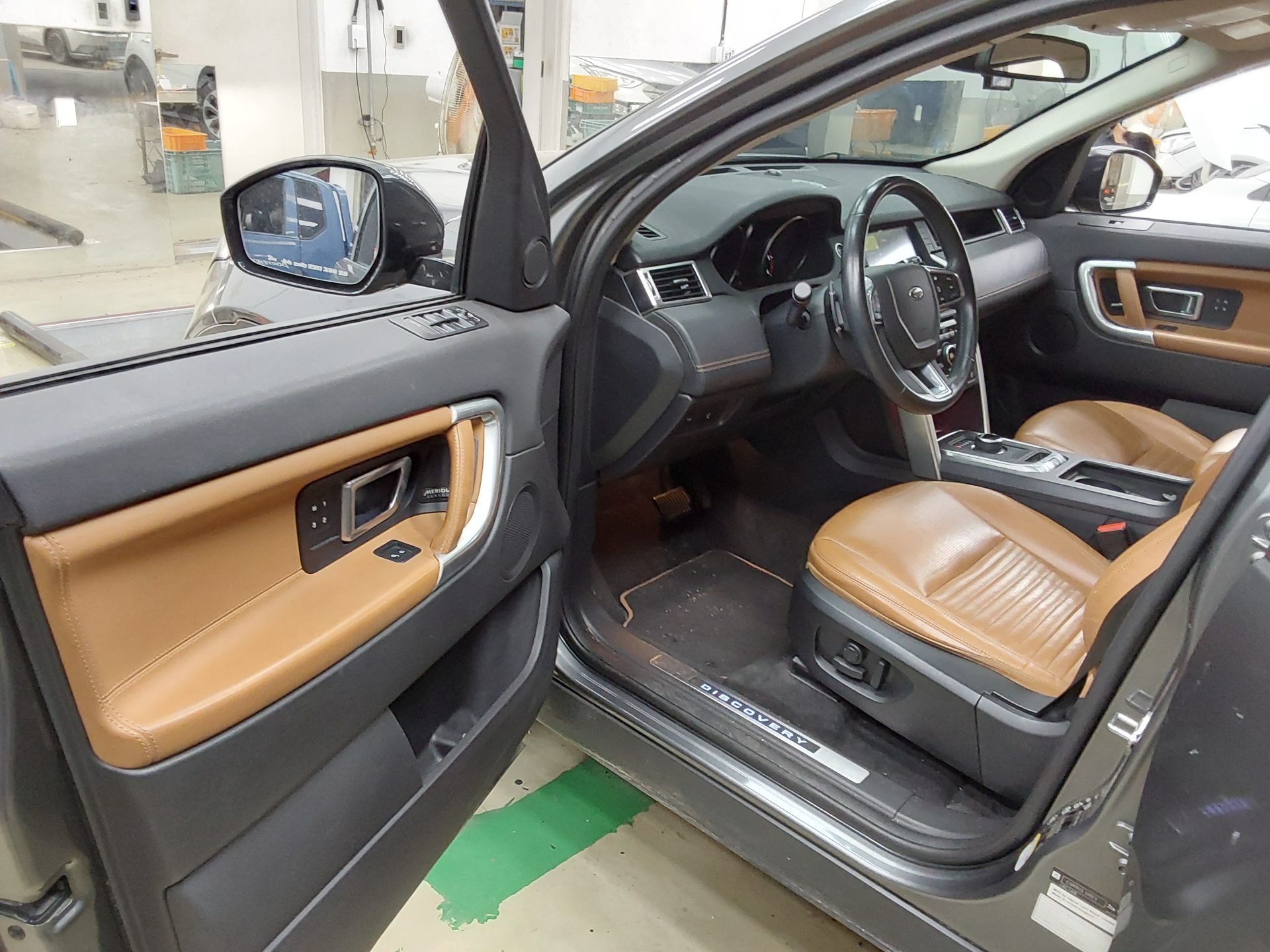 2018 - land rover discovery