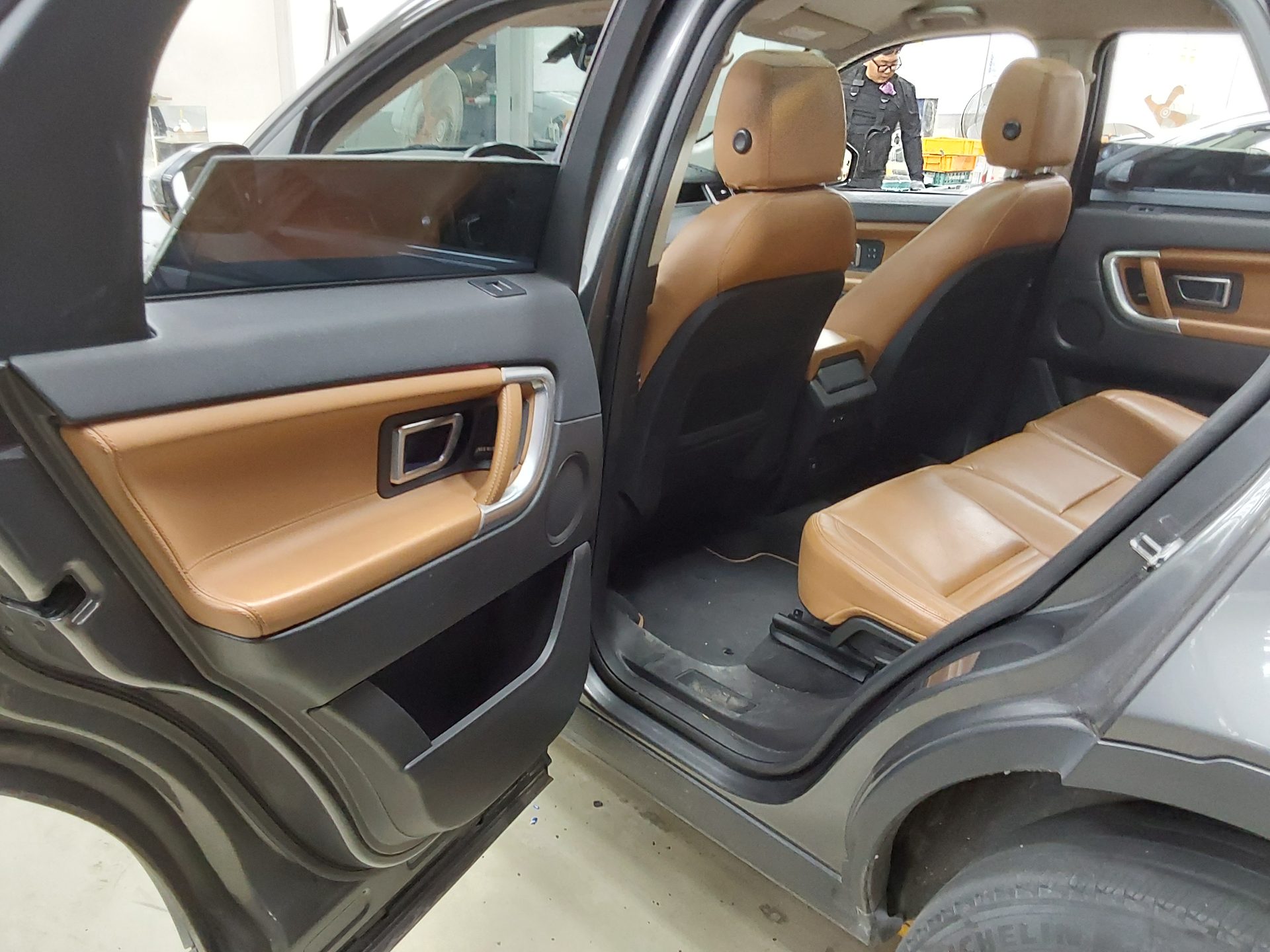 2018 - land rover discovery