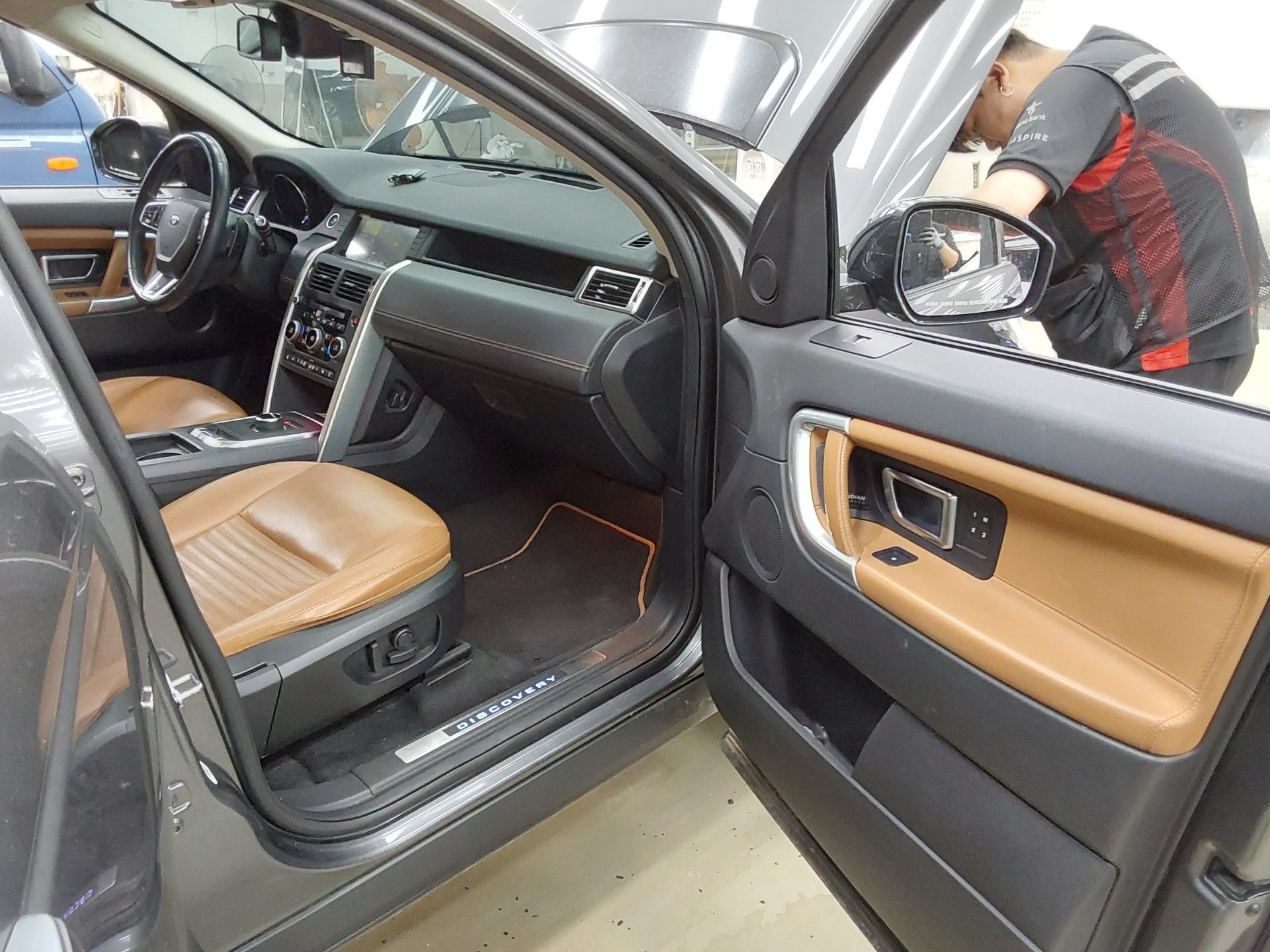 2018 - land rover discovery