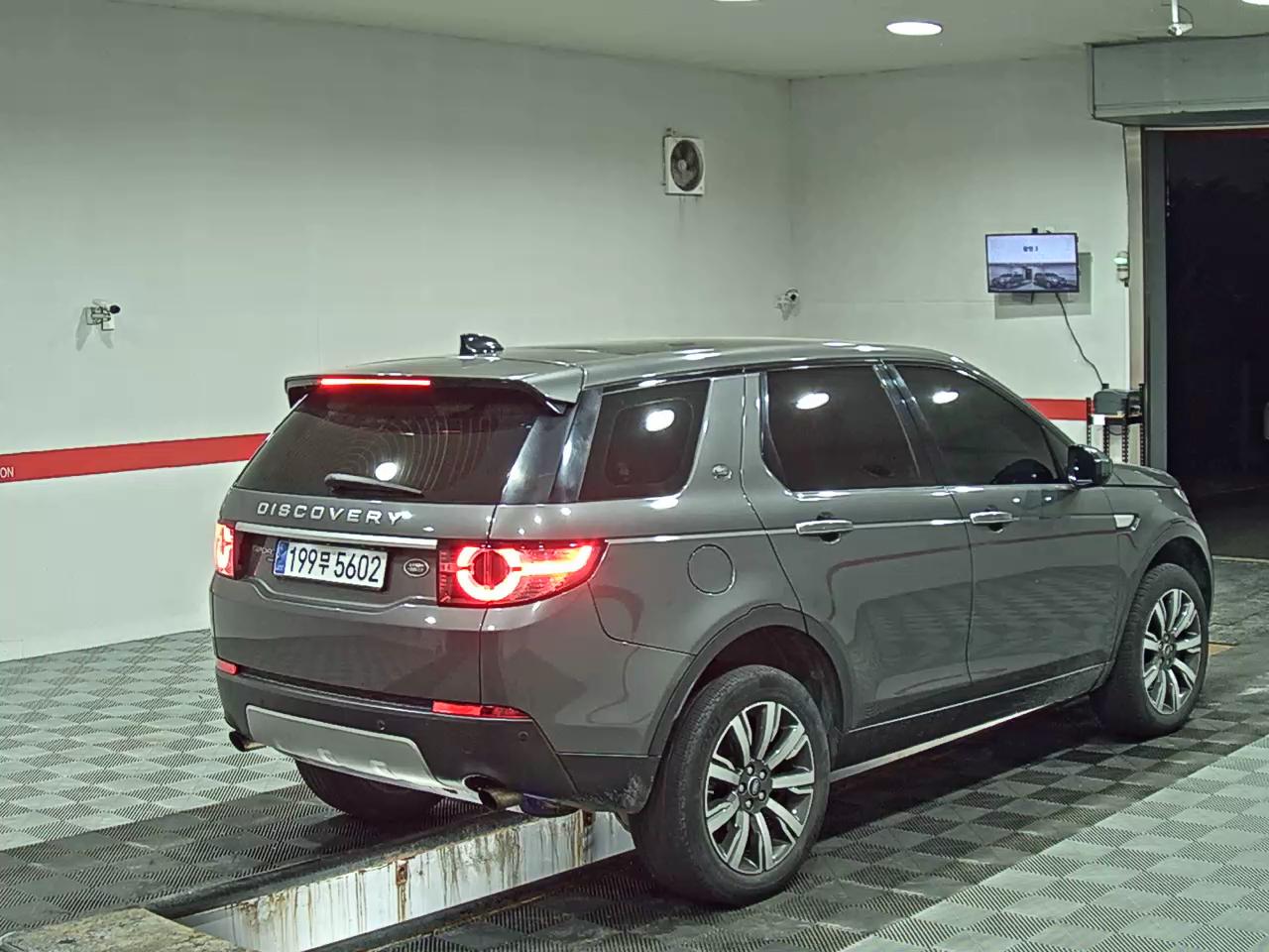 2018 - land rover discovery