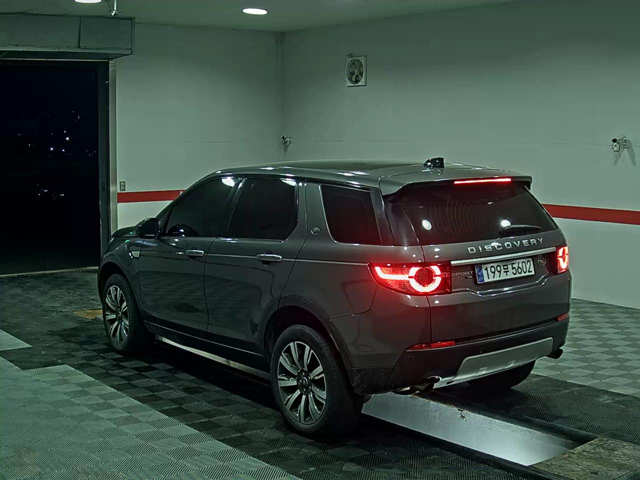 2018 - land rover discovery