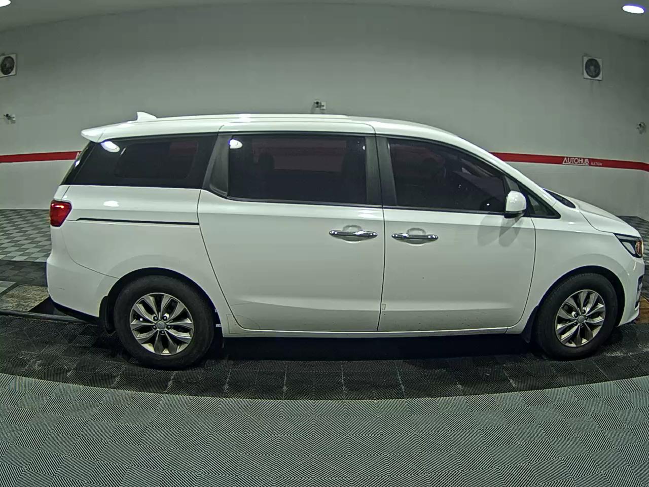 2020 - kia carnival