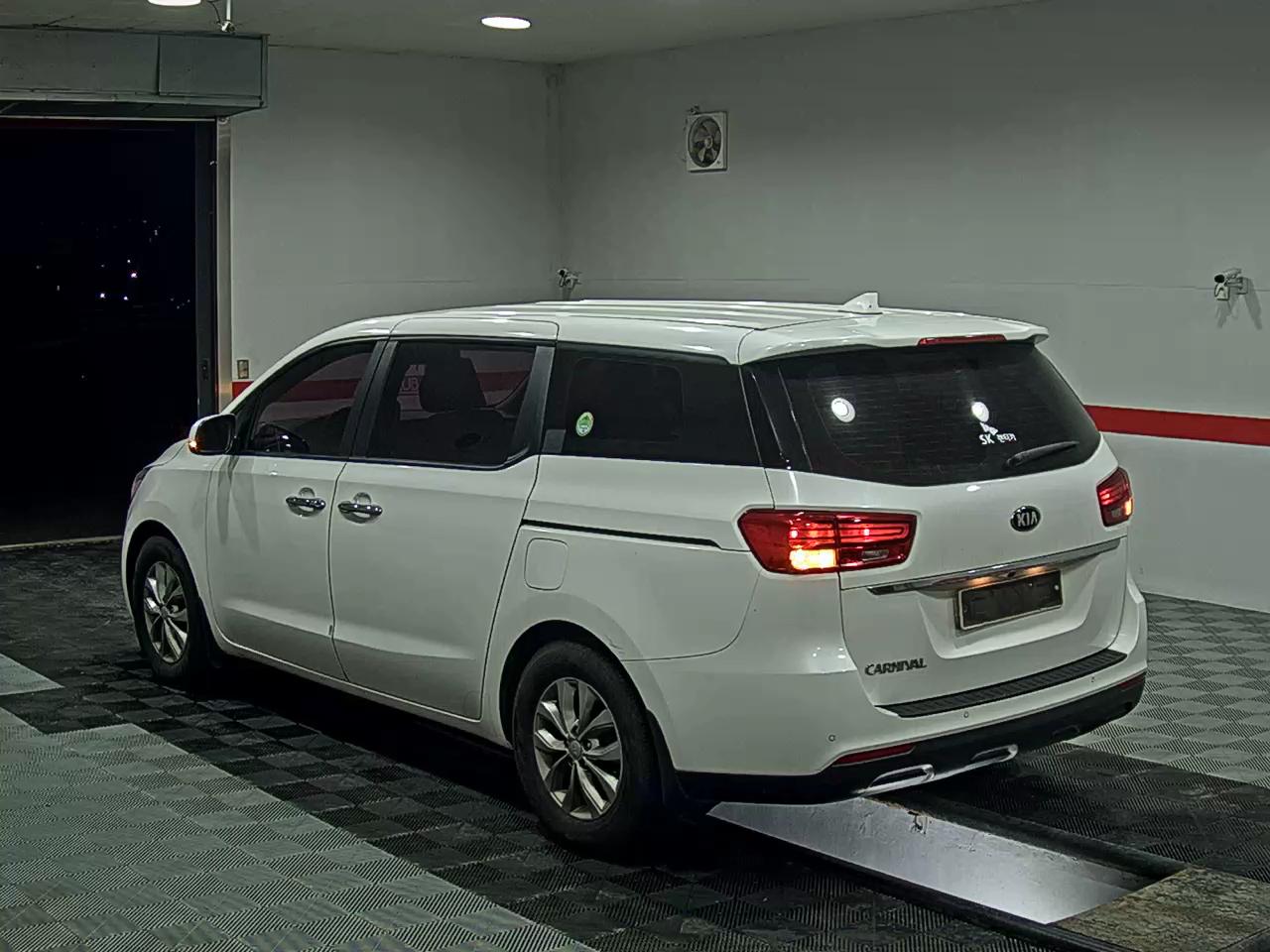 2020 - kia carnival