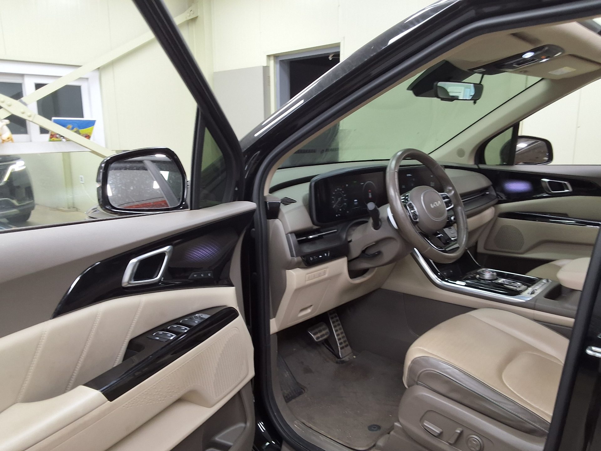 2023 - kia carnival