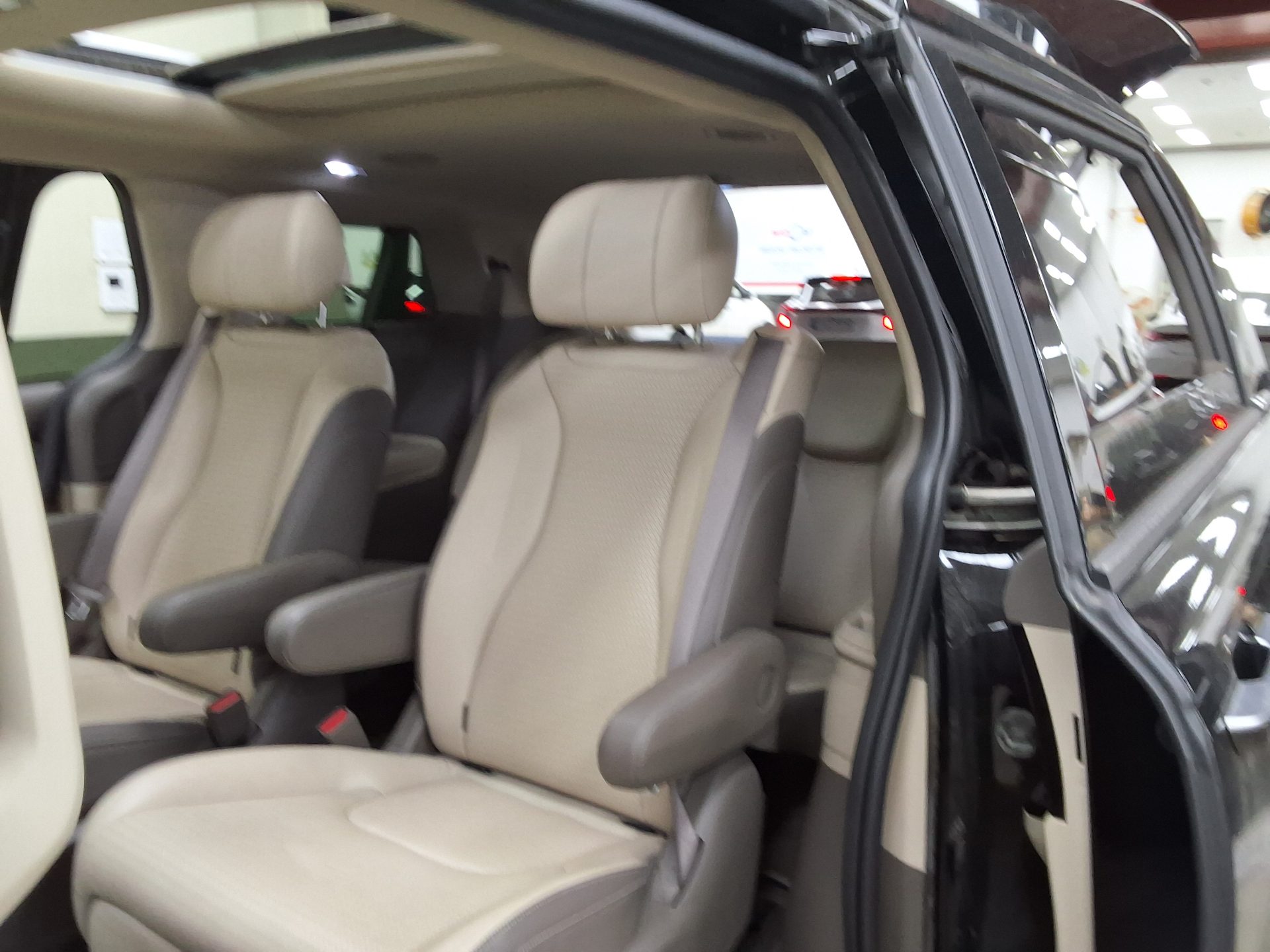 2023 - kia carnival
