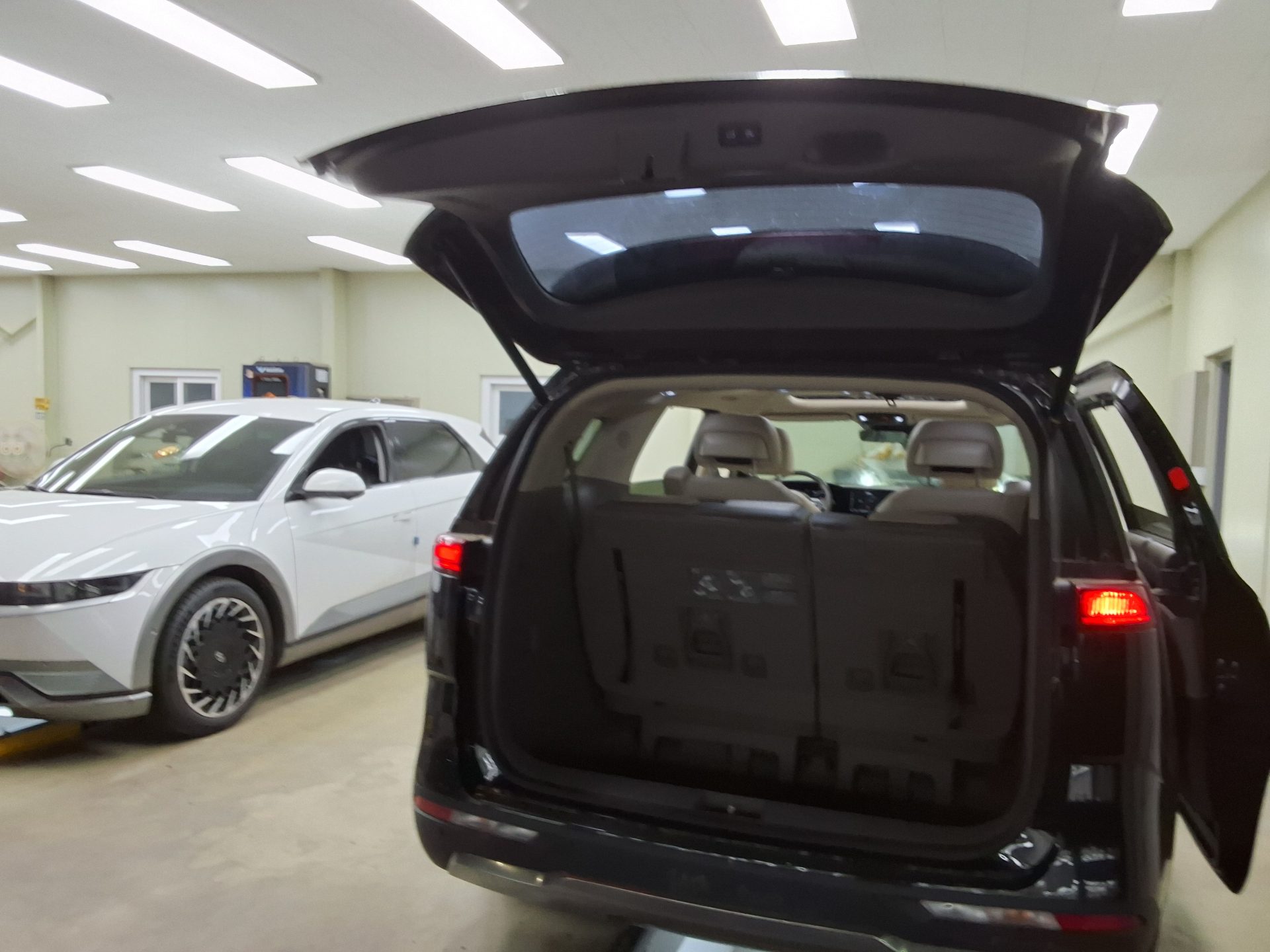 2023 - kia carnival