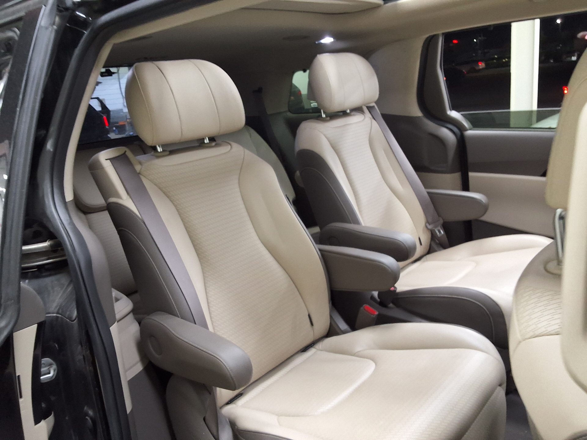 2023 - kia carnival