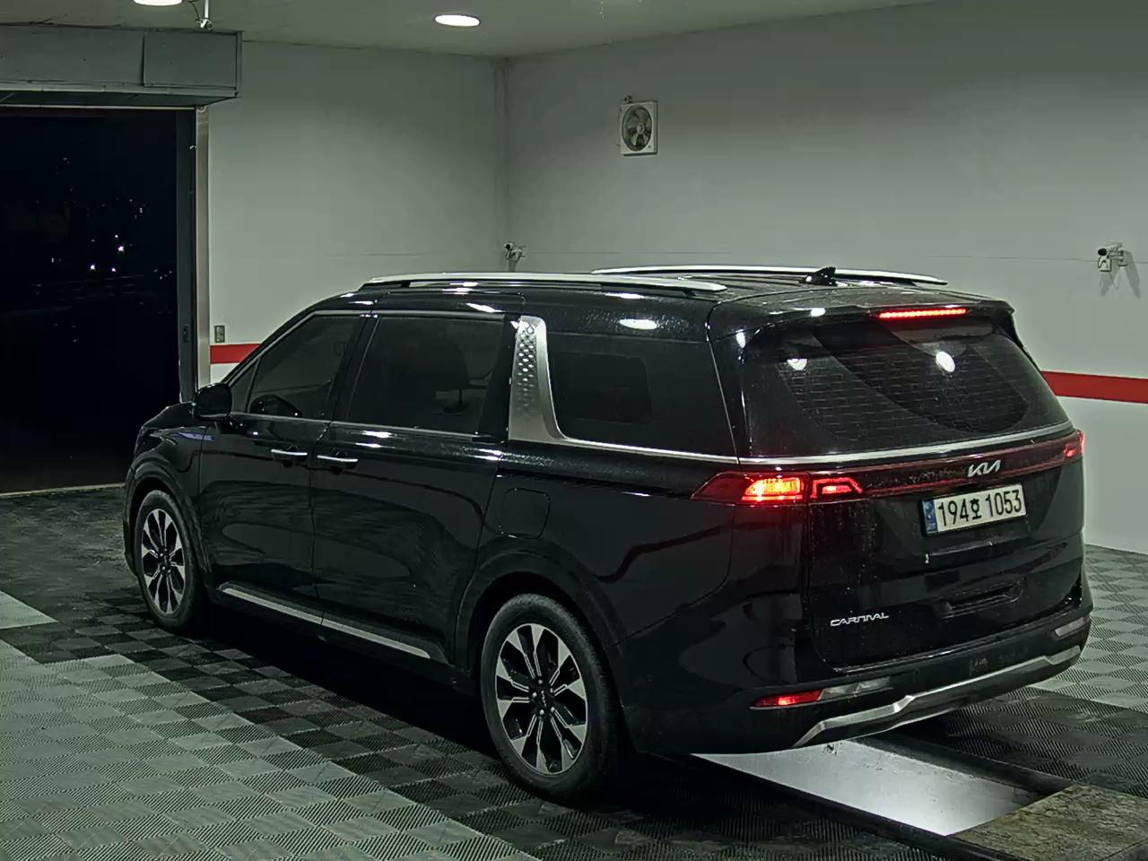 2023 - kia carnival