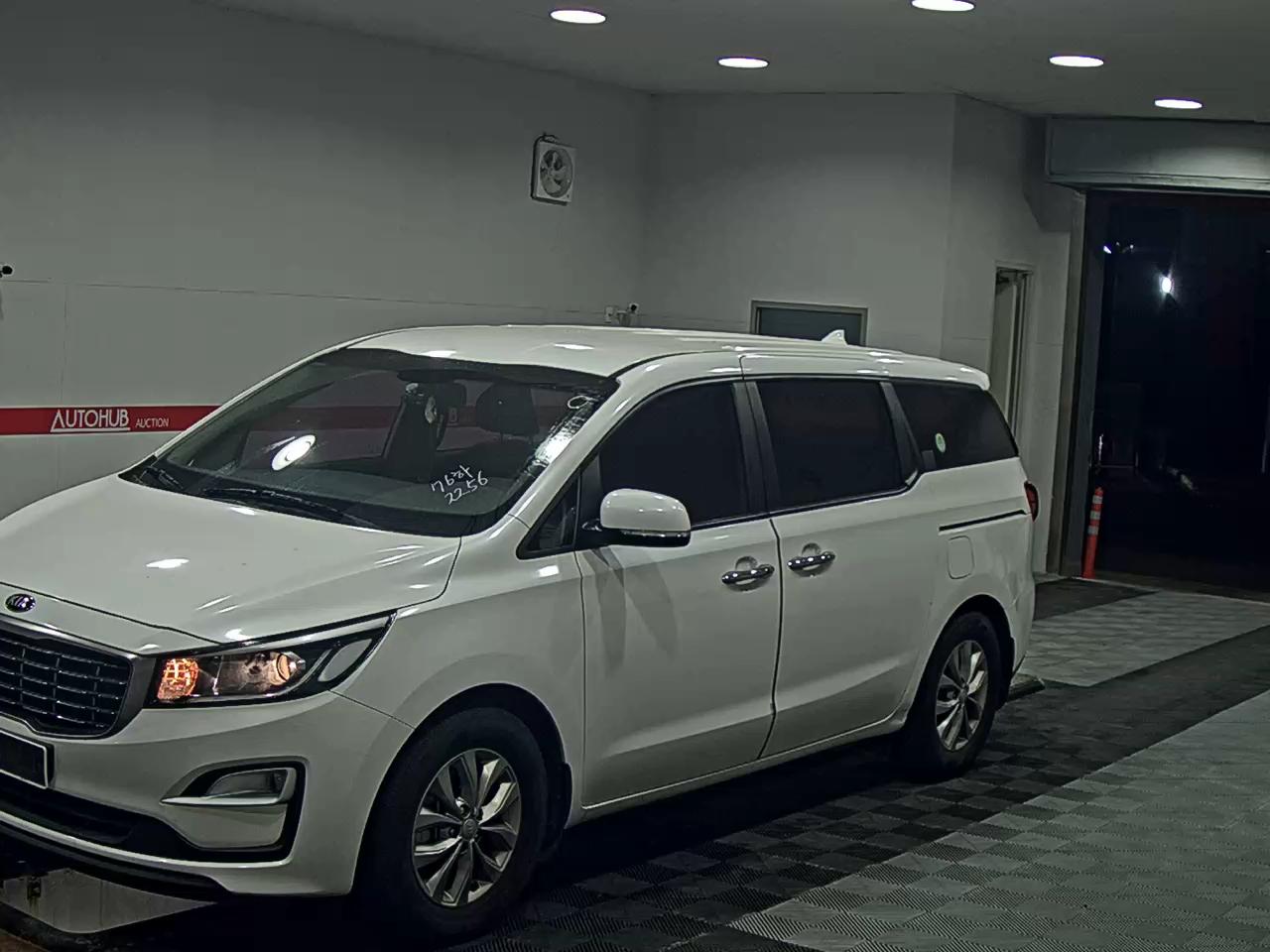 KIA CARNIVAL DELUXE