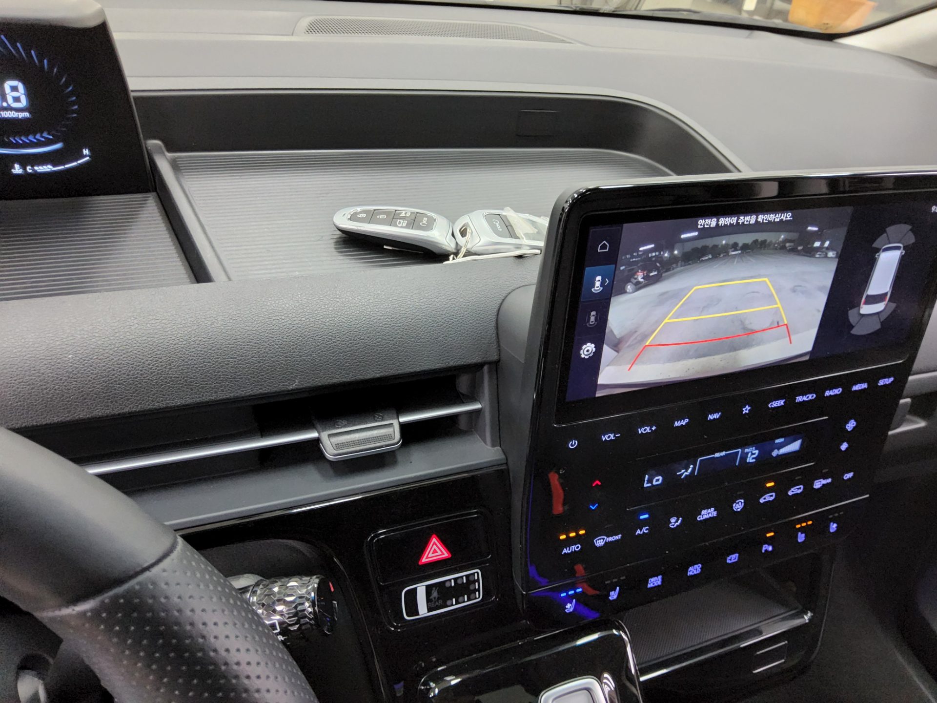 2024 - hyundai staria