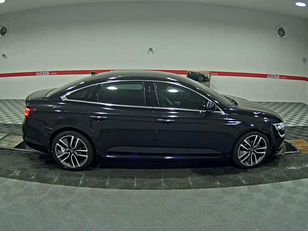 2016 - renault sm6
