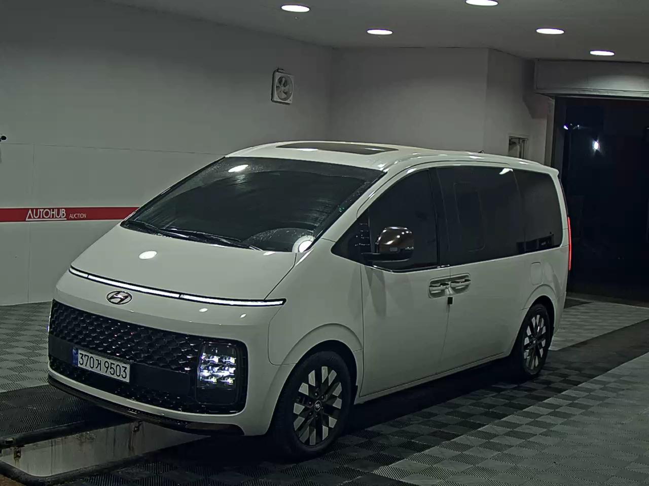 HYUNDAI STARIA LOUNGE