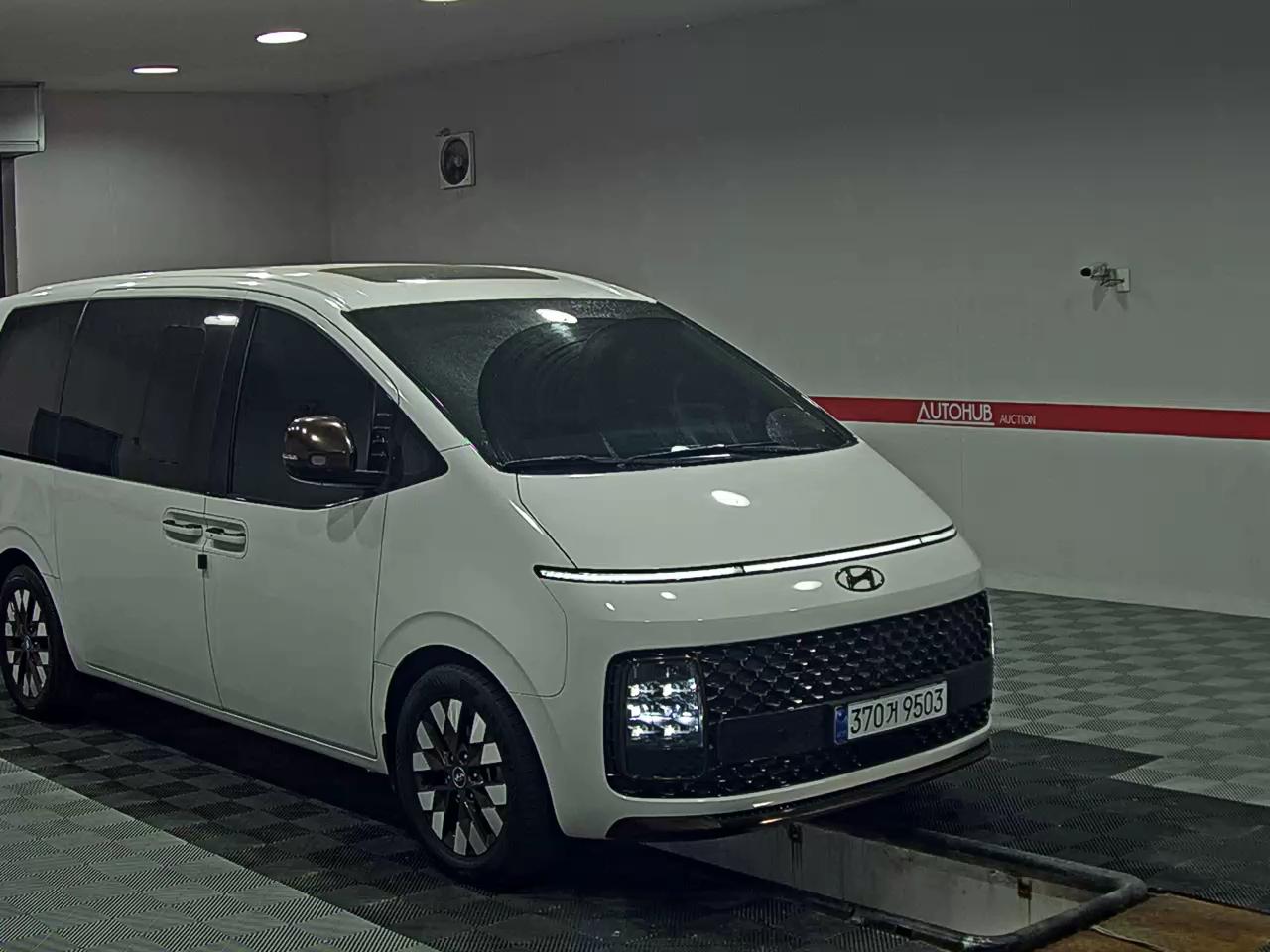 2024 - hyundai staria