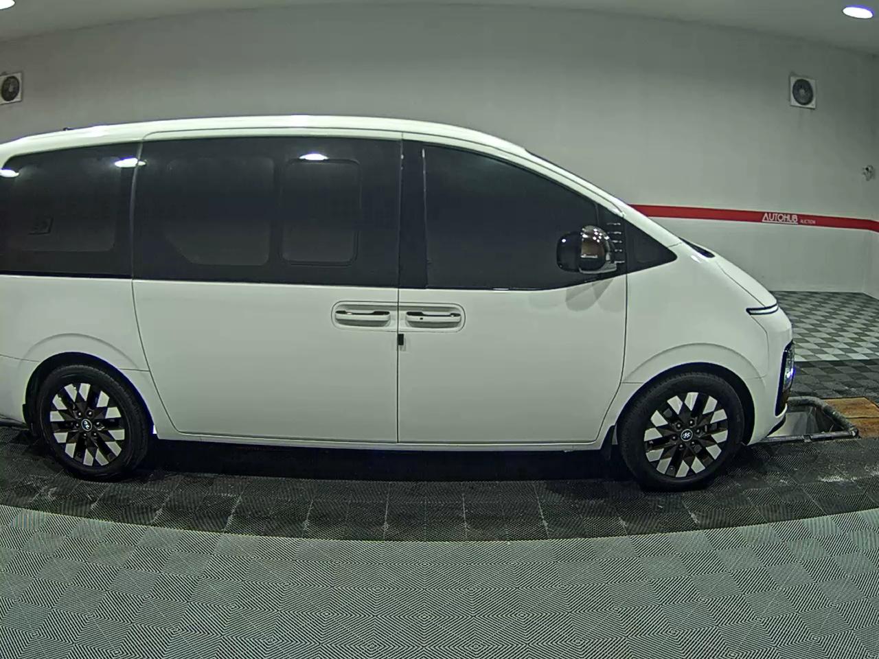 2024 - hyundai staria