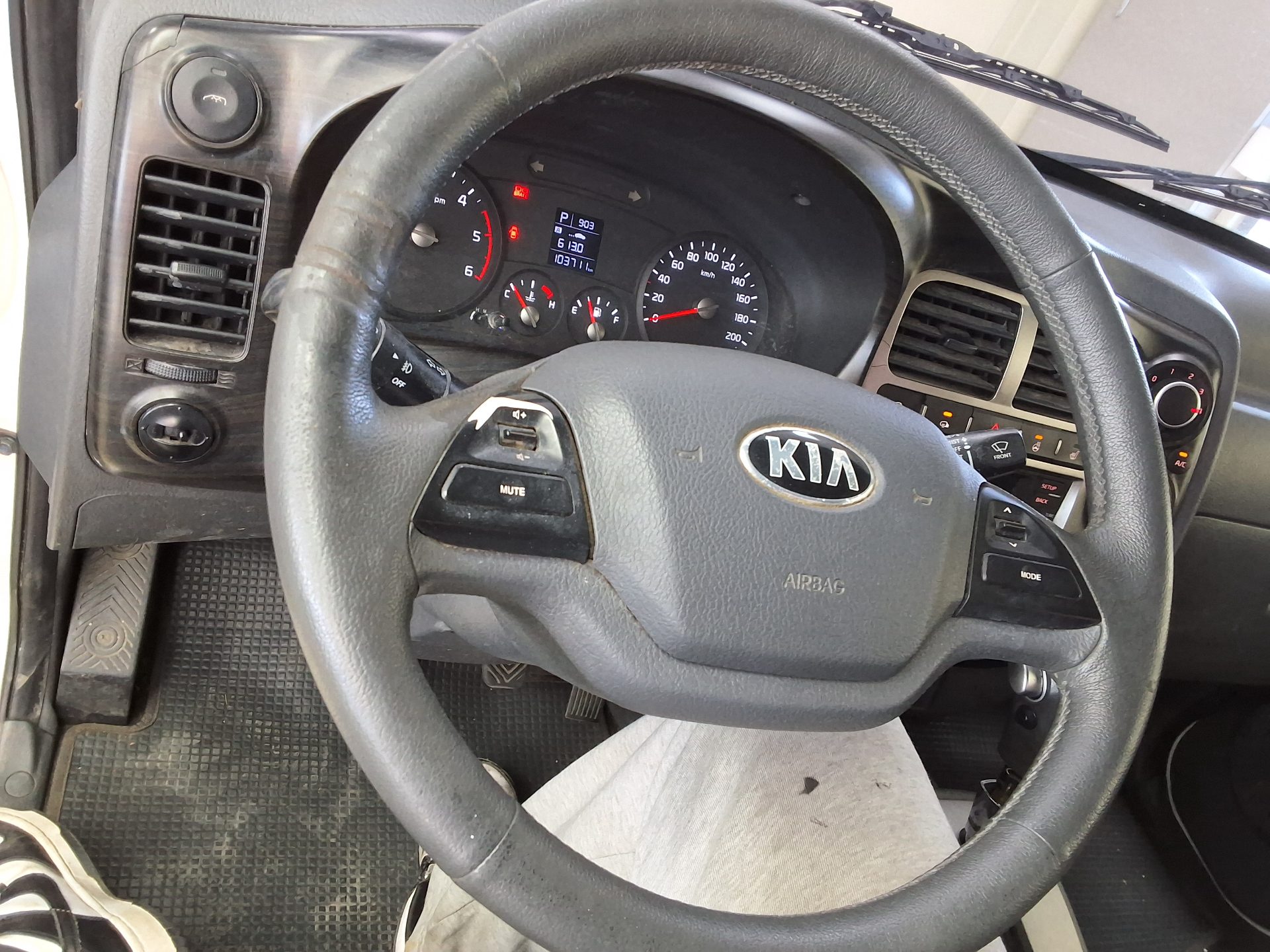 2017 - kia bongo