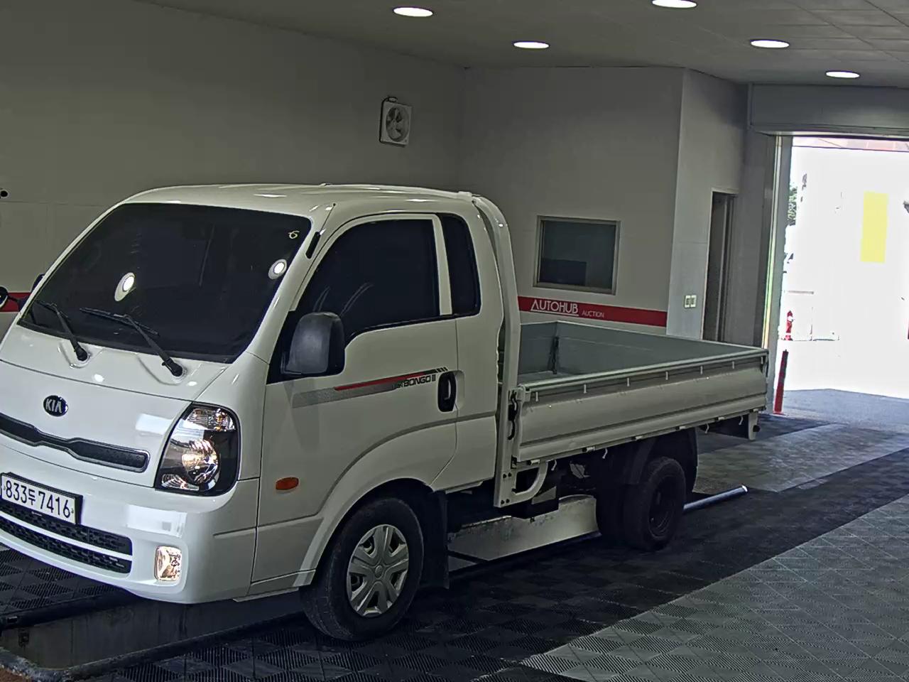 KIA BONGO III CARGO BUILT-IN BOX TRUCK 1 TON KING CAB