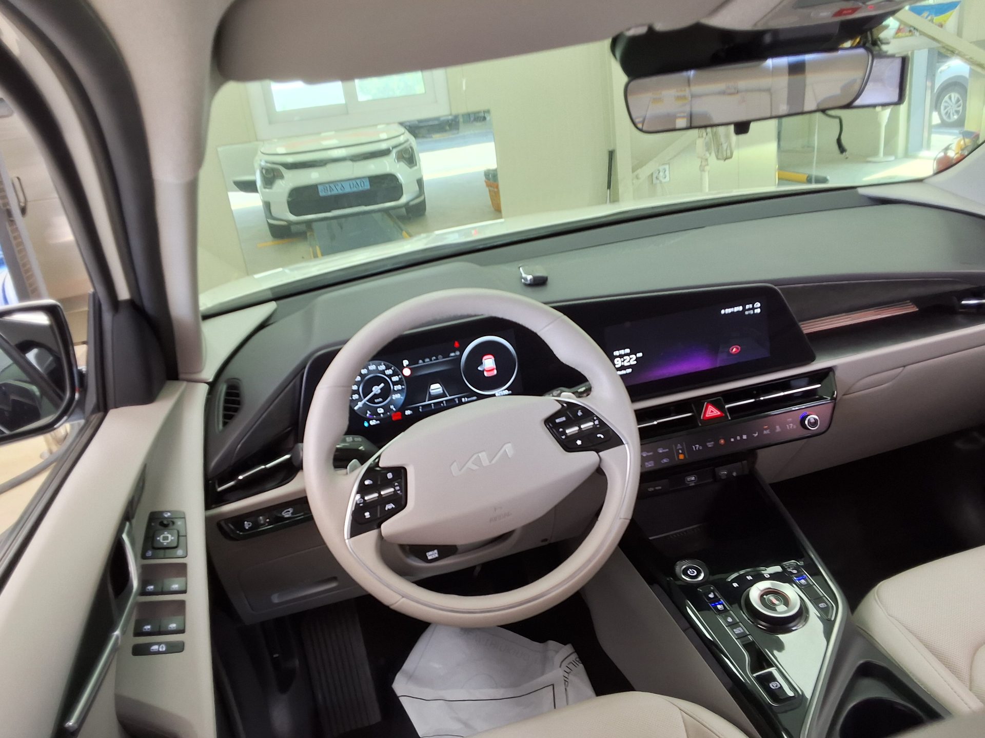 2023 - kia niro