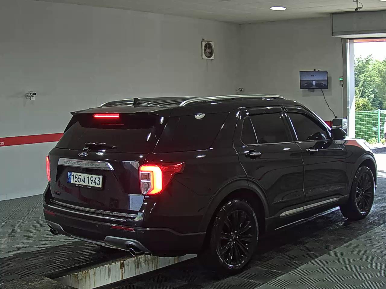 2021 - ford explorer