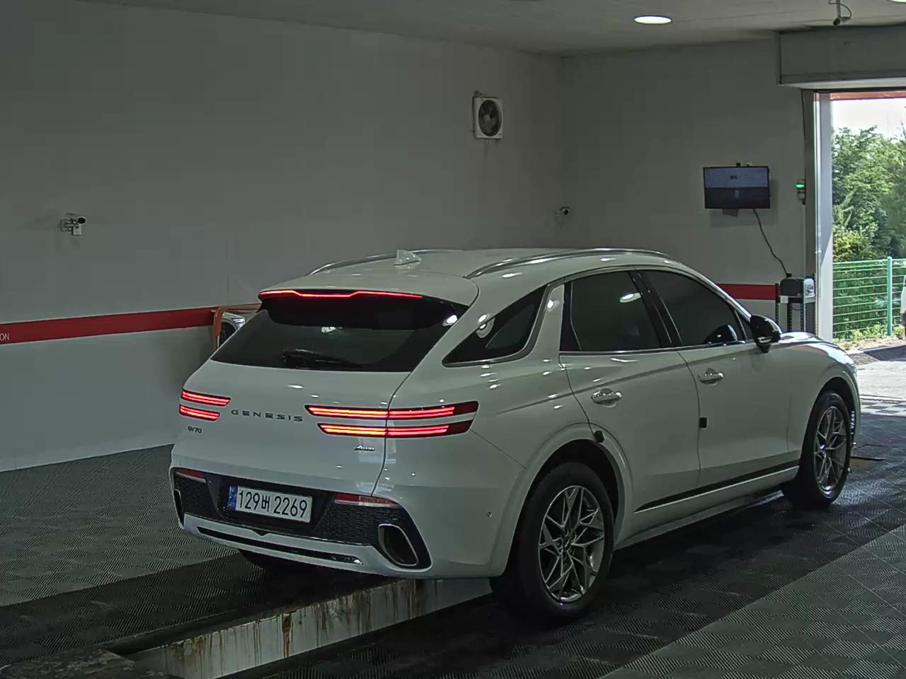 2024 - genesis gv70
