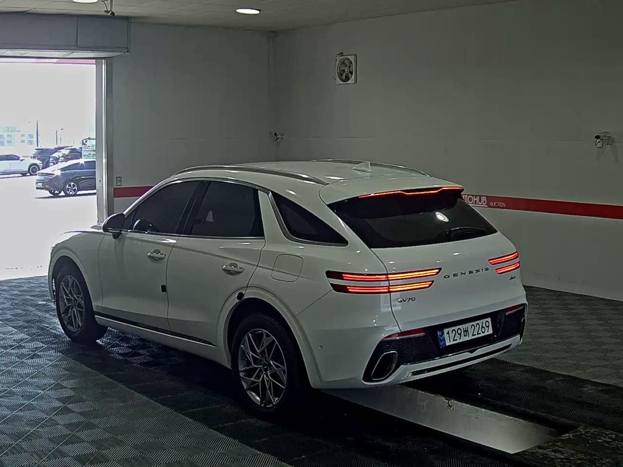 2024 - genesis gv70
