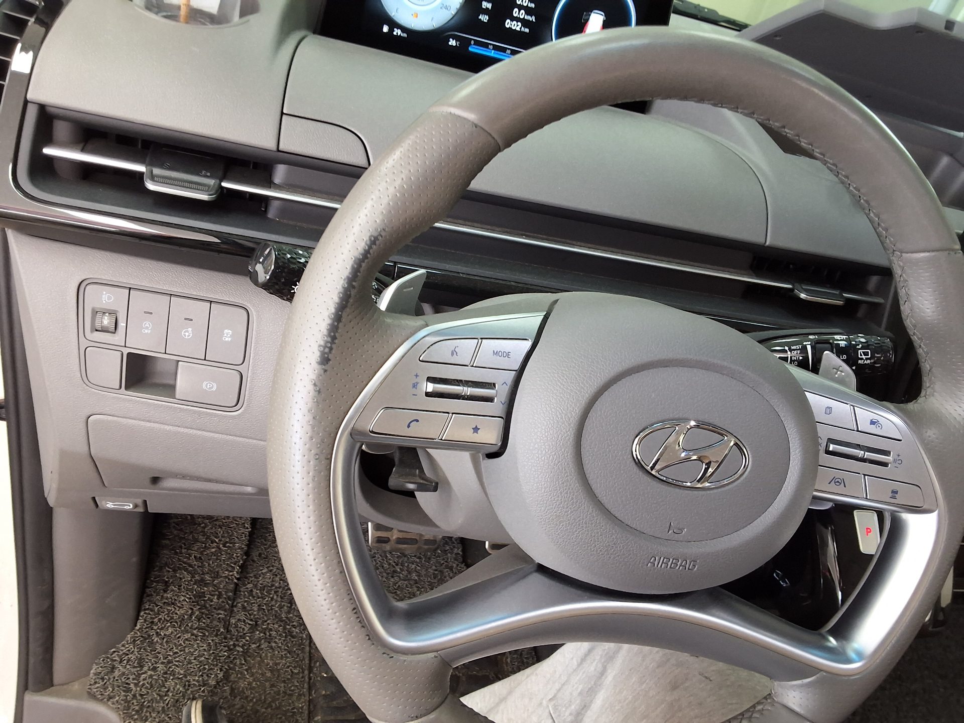 2022 - hyundai staria