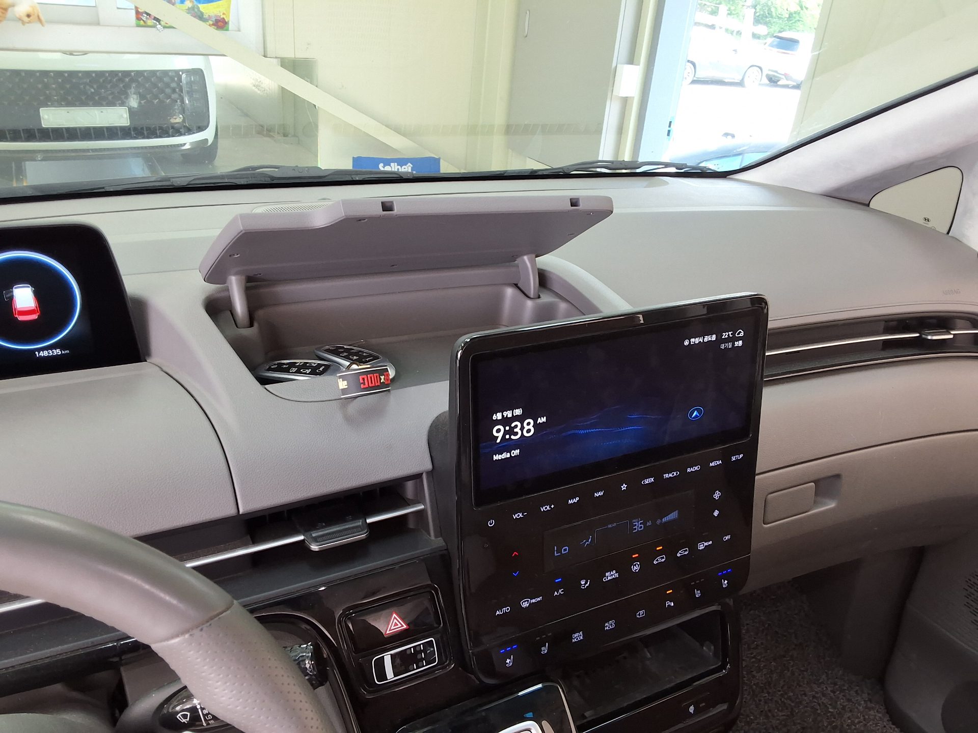 2022 - hyundai staria