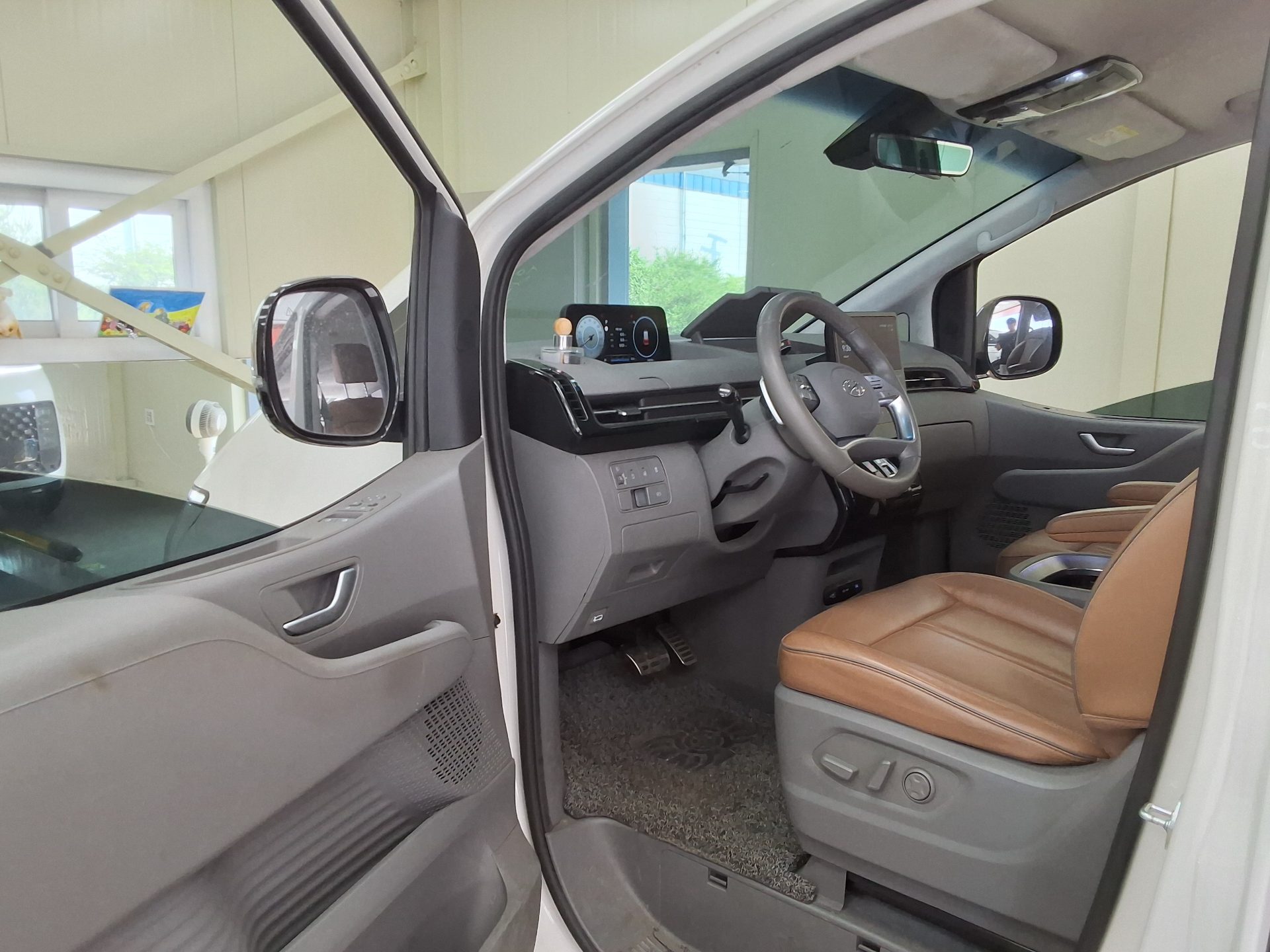 2022 - hyundai staria